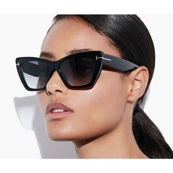 Tom Ford Wyatt Sunglasses Cat-Eye Black  Acetate Gray Gradient Lens TF871 - Picture 1 of 14